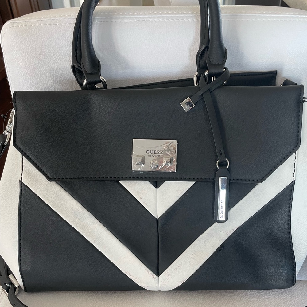 Guess purse, brand new with tags.